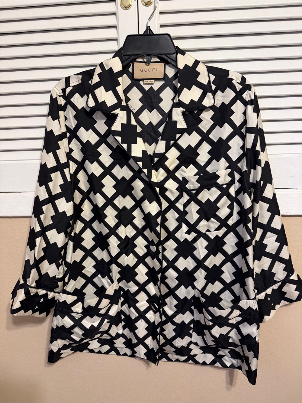 Gucci Black & White Geometric Silk Set 27 inch inseam for pants